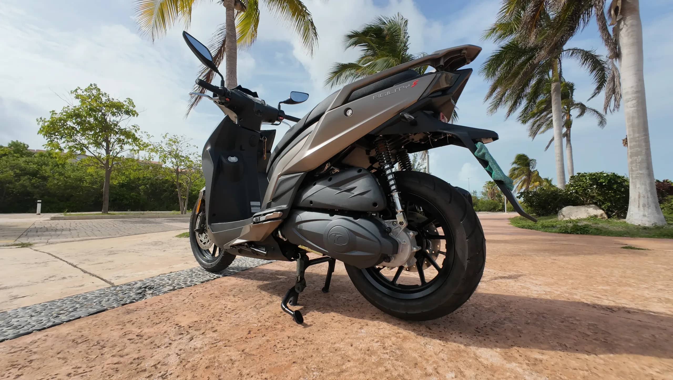 Kymco Agility S200i scooter for rent delivered in Cancun Hotel Zone